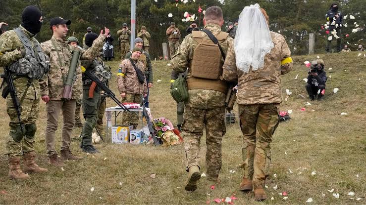 Life Goes On as Ukraine Army Holds War&nbsp;Weddings
